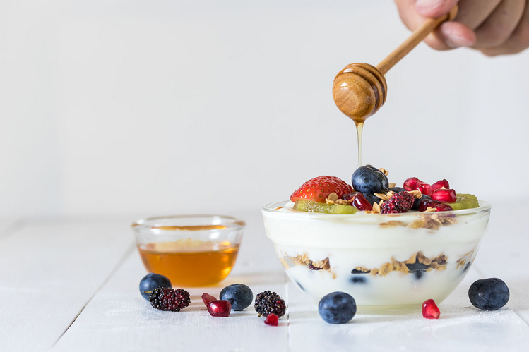 Honey added to yogurt supports probiotic cultures for digestive health